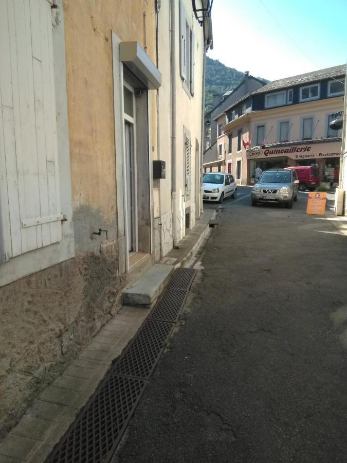 Studio Centre Du Village ลูซ-แซ็ง-โซเวอร์ ภายนอก รูปภาพ